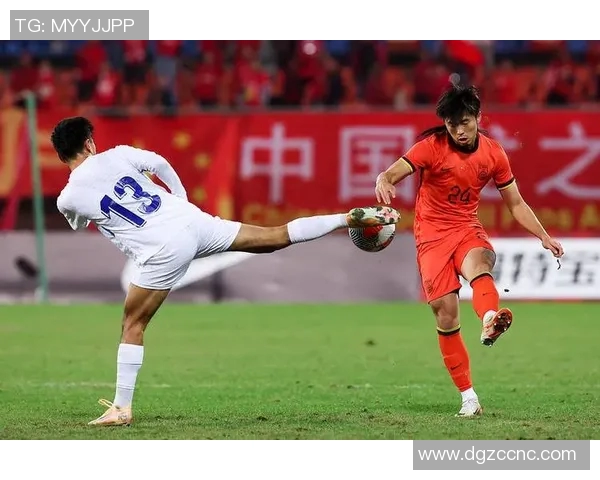 中国与乌兹别克斯坦足球对决展现两国体育实力与文化交流的精彩瞬间 中国与乌兹别克斯坦足球对决展现两国体育实力与文化交流的精彩瞬间